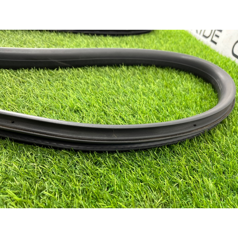 Уплотнитель проема двери (кузов и элементы) Renault Megane 3 2011 1,5 dCi (K9K837) 769240015R