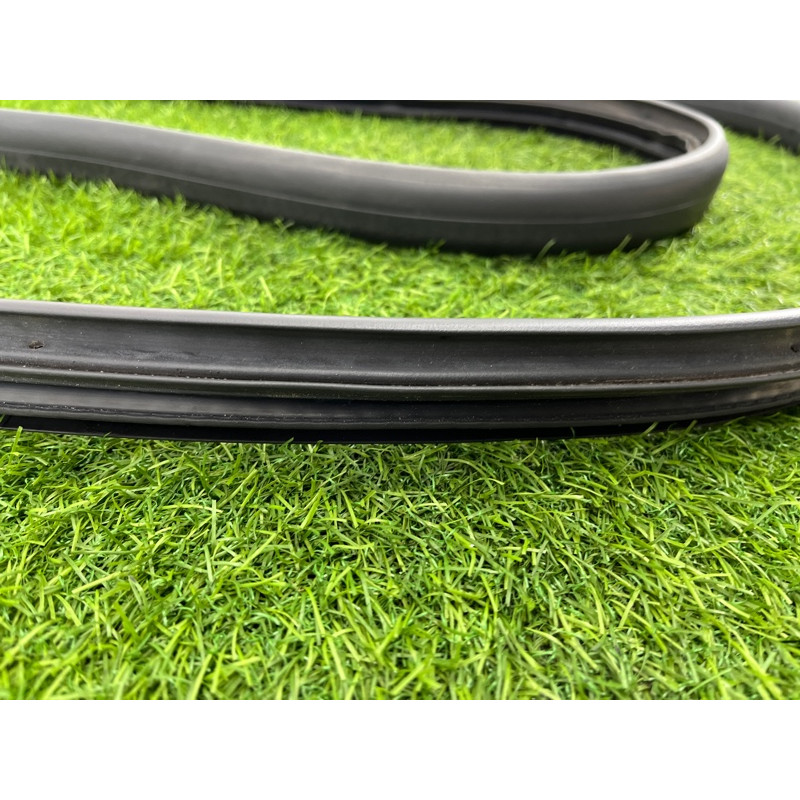 Уплотнитель проема двери (кузов и элементы) Renault Megane 3 2011 1,5 dCi (K9K837) 769240015R