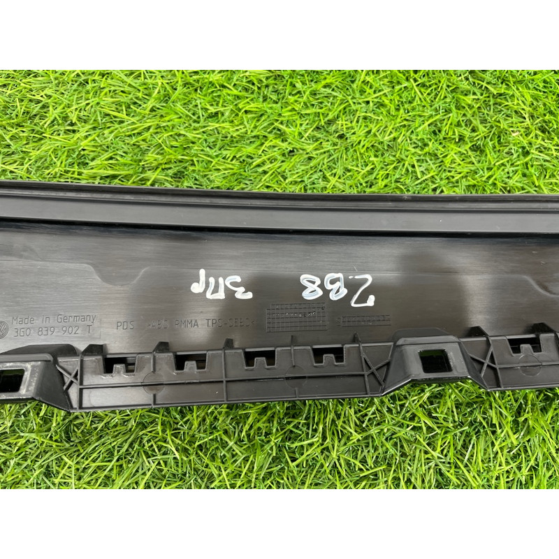 Накладка двери боковая (кузов и элементы) Volkswagen Passat B8 2016 2.0 tdi 3g0839902t