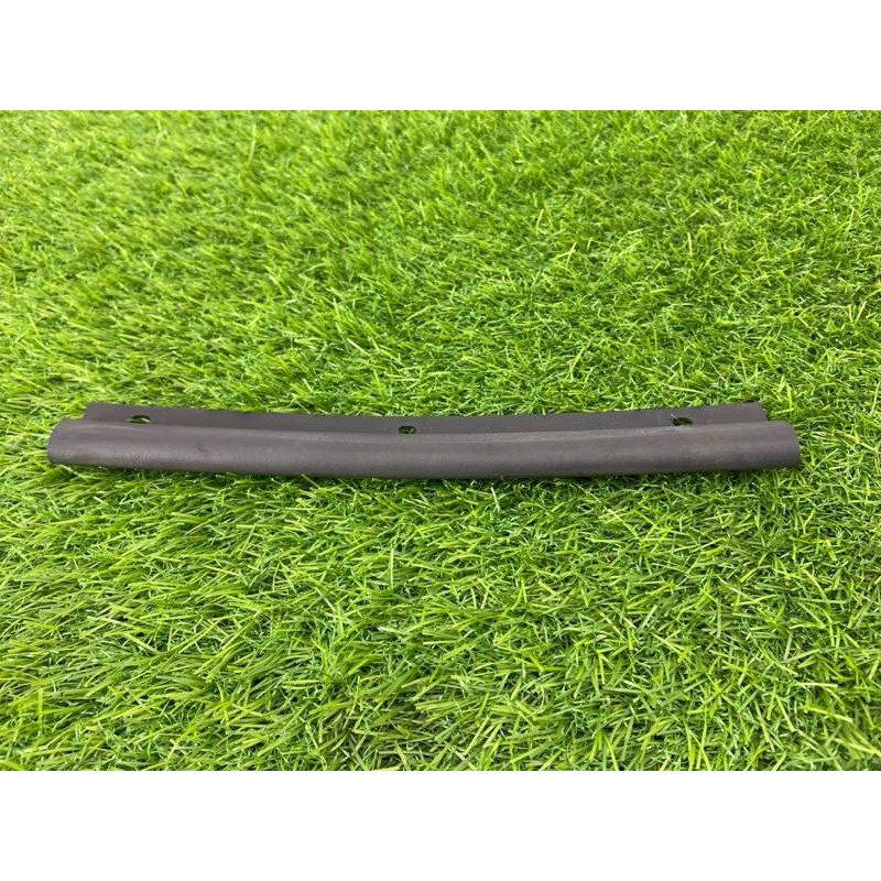 Уплотнитель капота (кузов и элементы) Volkswagen Passat B8 2016 2.0 tdi 3G0823709