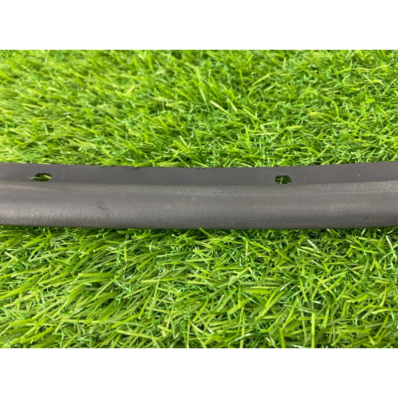 Уплотнитель капота (кузов и элементы) Volkswagen Passat B8 2016 2.0 tdi 3G0823709