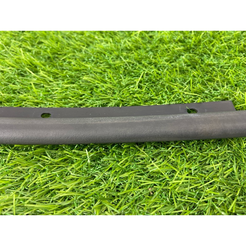 Уплотнитель капота (кузов и элементы) Volkswagen Passat B8 2016 2.0 tdi 3G0823709