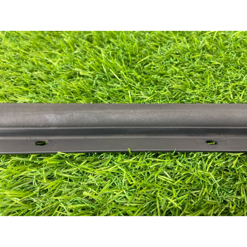 Уплотнитель капота (кузов и элементы) Volkswagen Passat B8 2016 2.0 tdi 3G0823709