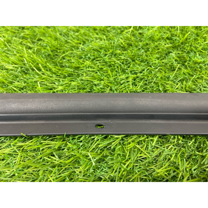 Уплотнитель капота (кузов и элементы) Volkswagen Passat B8 2016 2.0 tdi 3G0823709