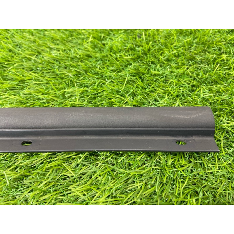 Уплотнитель капота (кузов и элементы) Volkswagen Passat B8 2016 2.0 tdi 3G0823709