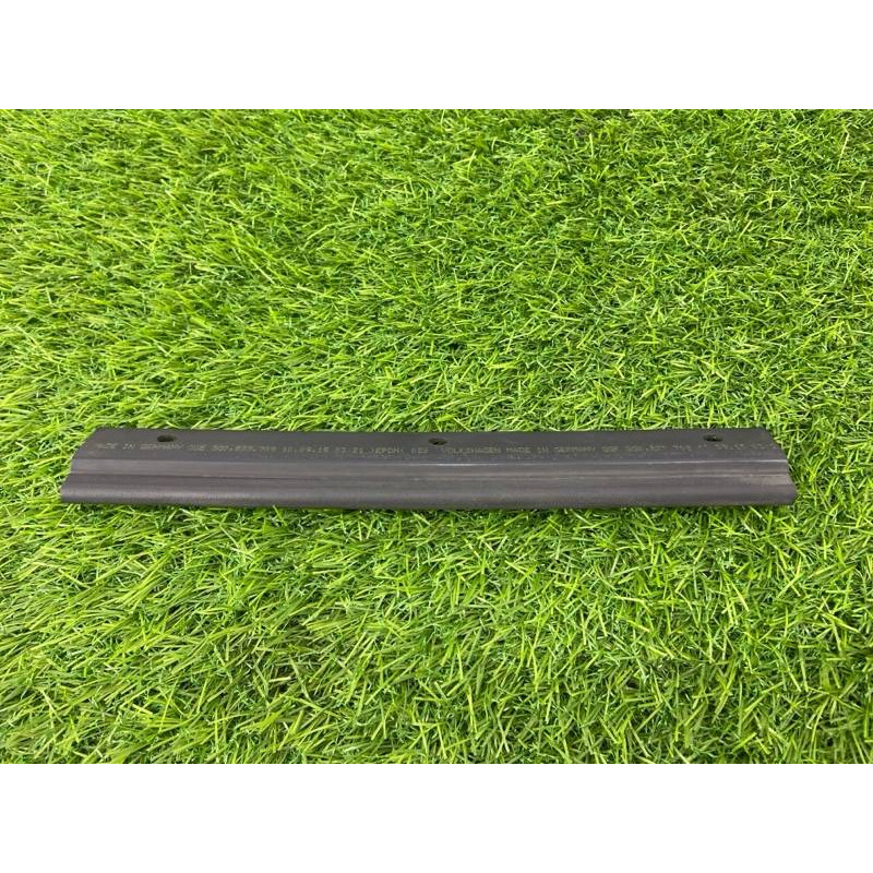 Уплотнитель капота (кузов и элементы) Volkswagen Passat B8 2016 2.0 tdi 3G0823709