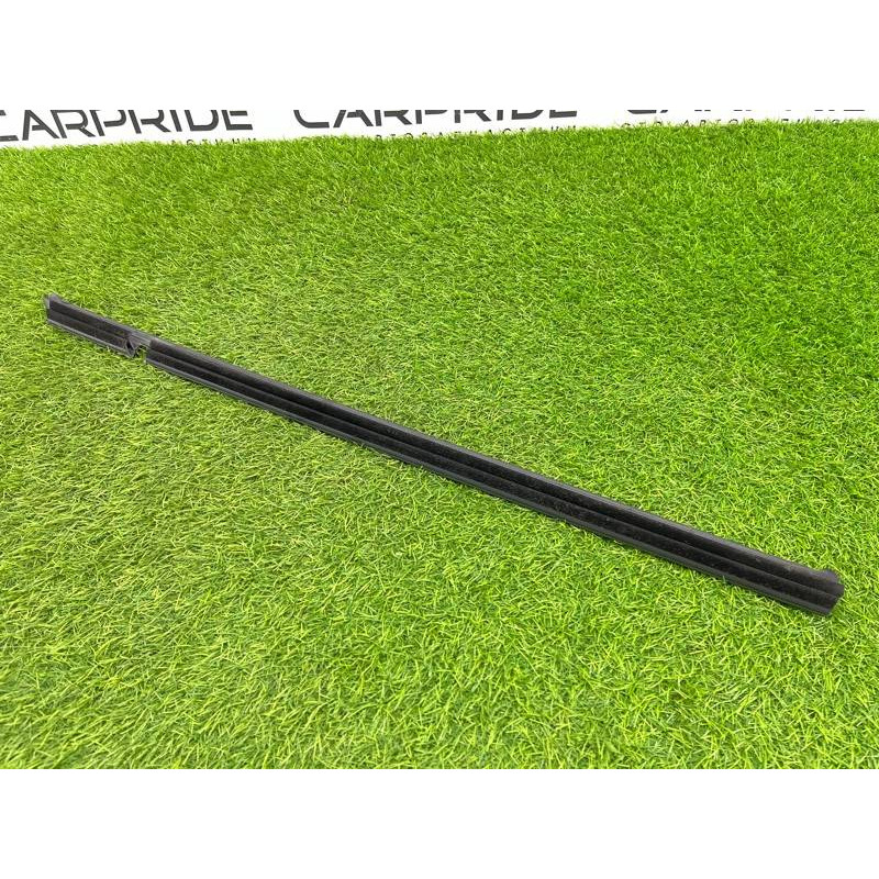 Молдинг стекла внутренний (наружные элементы кузова) Volkswagen Passat B8 2016 2.0 tdi 3G9839480