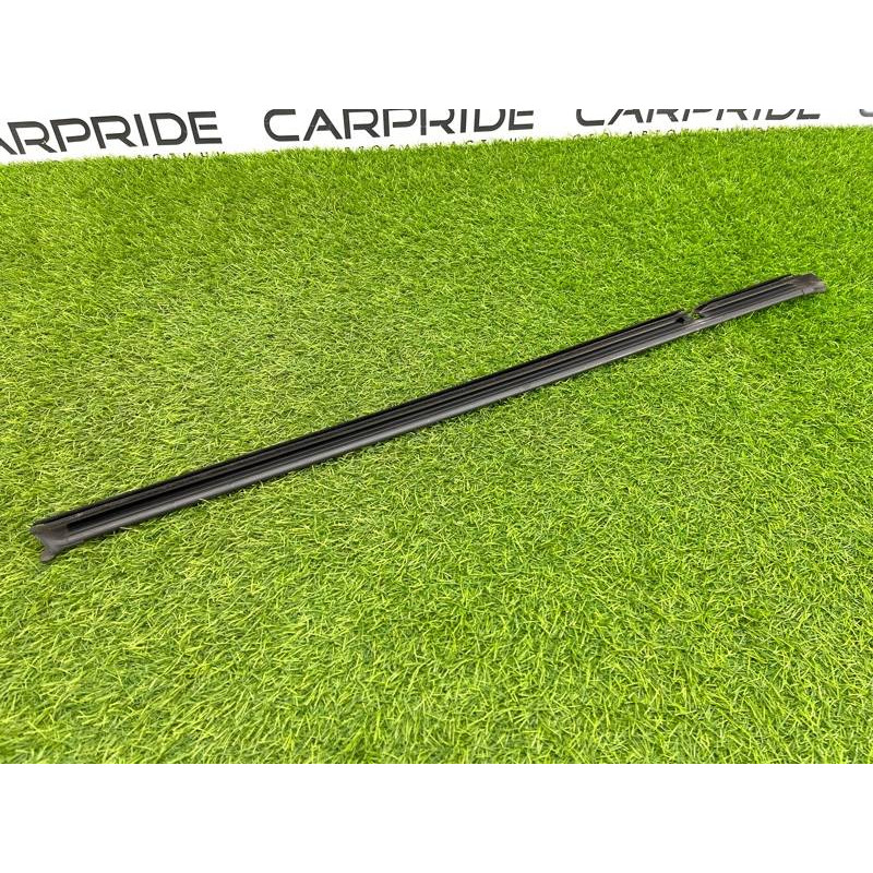 Молдинг стекла внутренний (наружные элементы кузова) Volkswagen Passat B8 2016 2.0 tdi 3G9839480