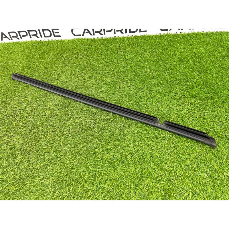 Молдинг стекла внутренний (наружные элементы кузова) Volkswagen Passat B8 2016 2.0 tdi 3G9839480