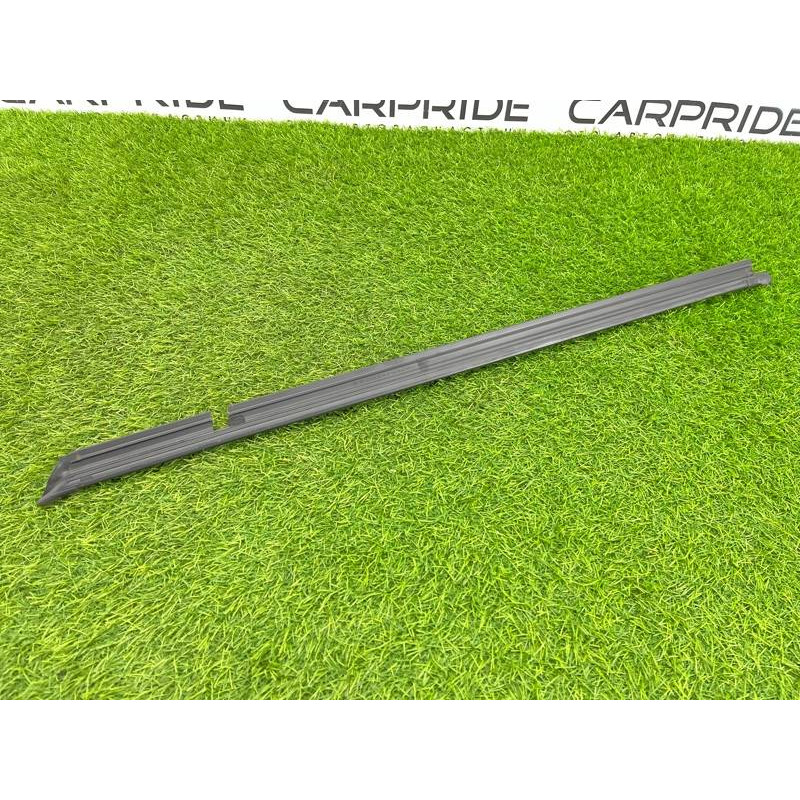 Молдинг стекла внутренний (наружные элементы кузова) Volkswagen Passat B8 2016 2.0 tdi 3G9839480