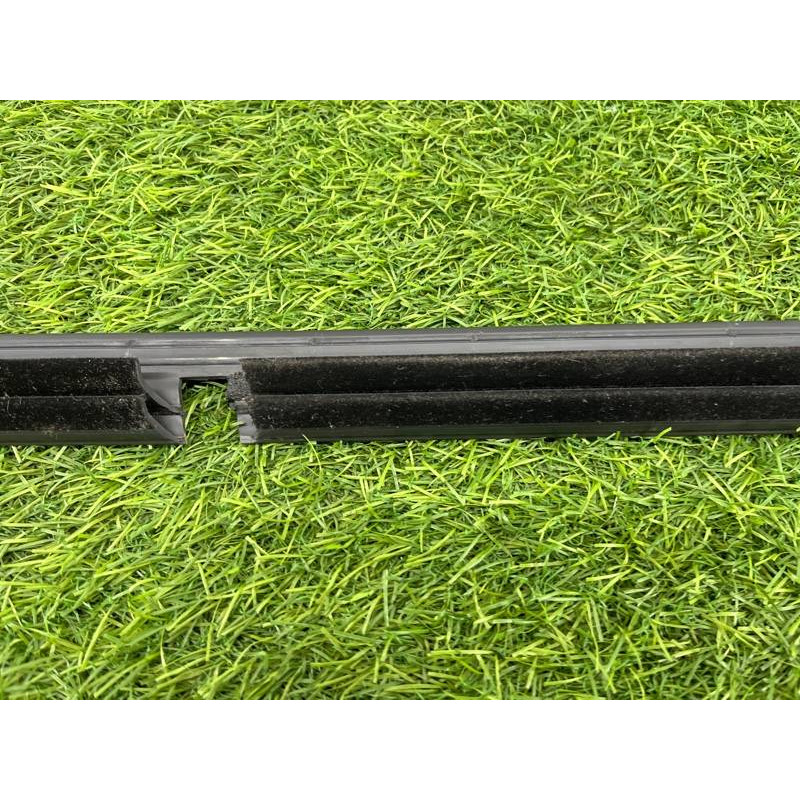 Молдинг стекла внутренний (наружные элементы кузова) Volkswagen Passat B8 2016 2.0 tdi 3G9839480