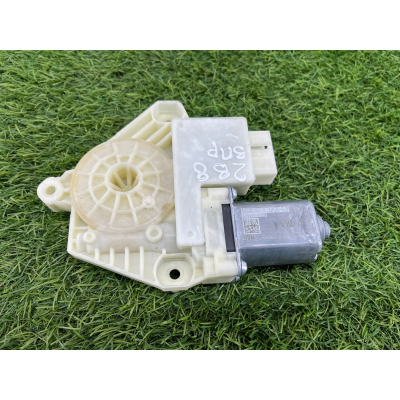 Мотор стеклоподъемника (электрика) Volkswagen Passat B8 2016 2.0 tdi 5Q4959811E