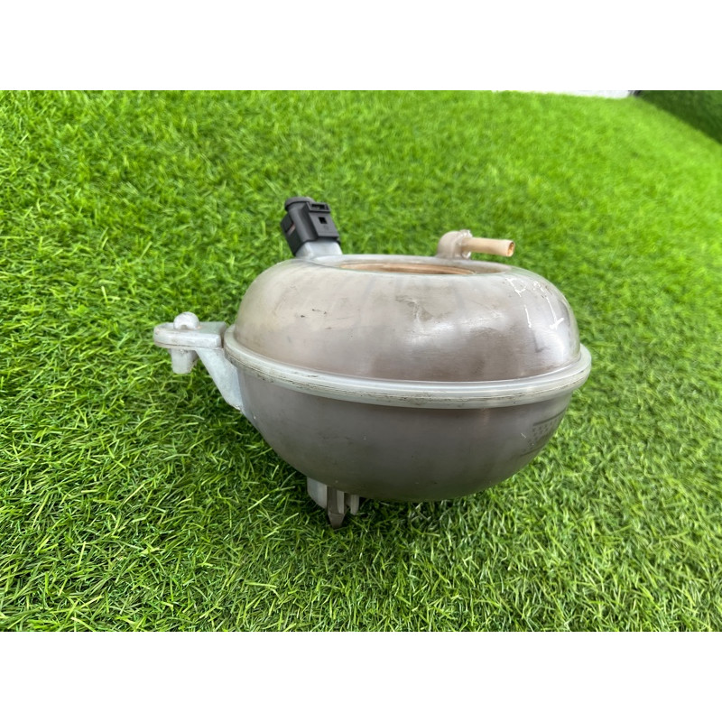 Бачок расширительный (система охлаждения) Volkswagen Passat B8 2016 2.0 tdi 5Q0121407T