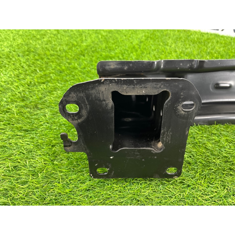 Усилитель бампера (наружные элементы кузова) Volkswagen Passat B8 2016 2.0 tdi 3G0807305E