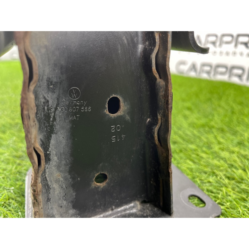 Усилитель бампера (наружные элементы кузова) Volkswagen Passat B8 2016 2.0 tdi 3G0807305E