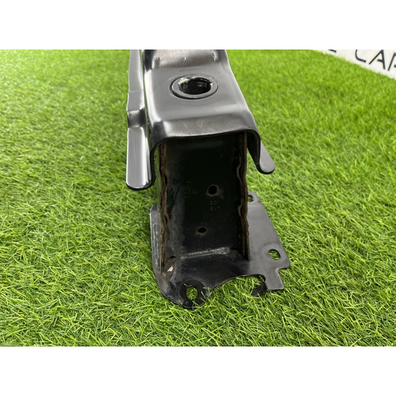 Усилитель бампера (наружные элементы кузова) Volkswagen Passat B8 2016 2.0 tdi 3G0807305E