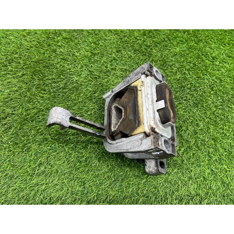 Подушка двигателя (двигатель и элементы) Volkswagen Passat B8 2016 2.0 tdi 5Q0199262BJ