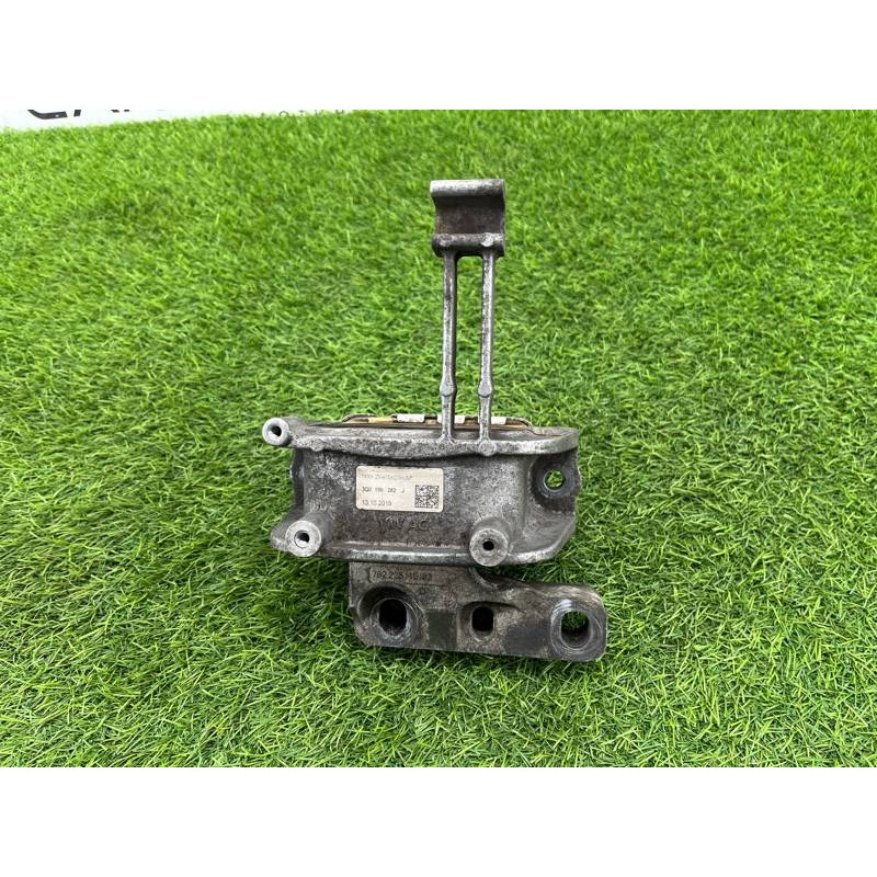 Подушка двигателя (двигатель и элементы) Volkswagen Passat B8 2016 2.0 tdi 5Q0199262BJ