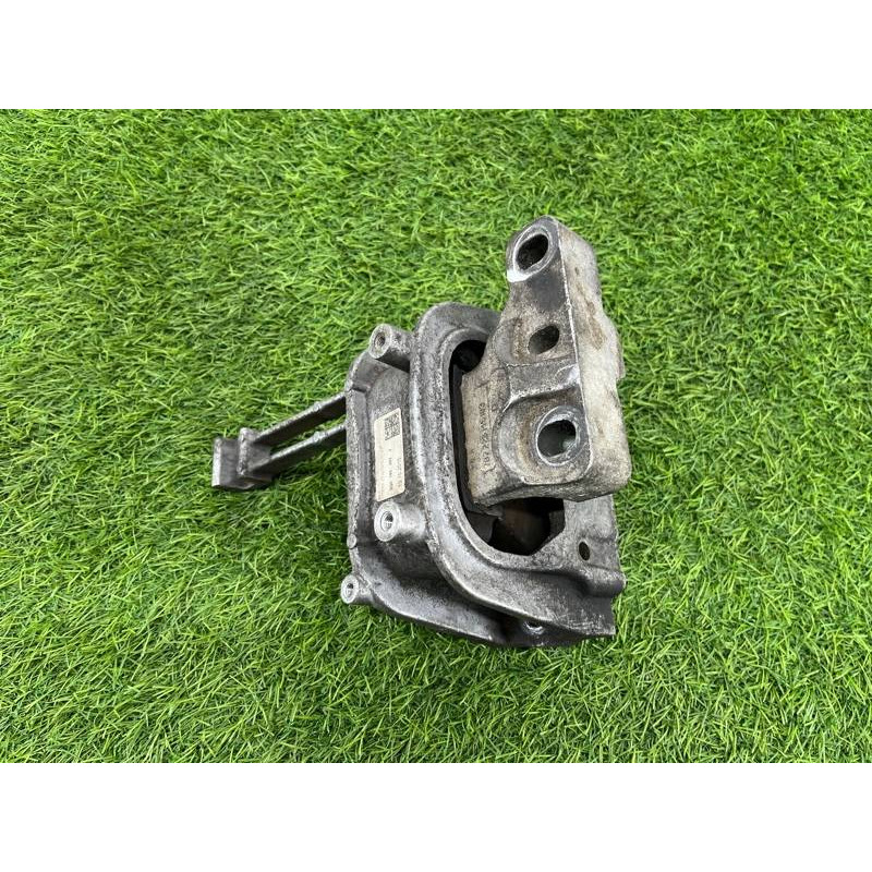 Подушка двигателя (двигатель и элементы) Volkswagen Passat B8 2016 2.0 tdi 5Q0199262BJ