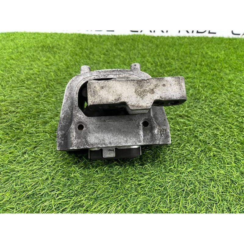 Подушка двигателя (двигатель и элементы) Volkswagen Passat B8 2016 2.0 tdi 5Q0199262BJ