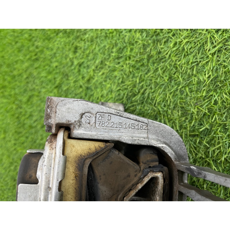 Подушка двигателя (двигатель и элементы) Volkswagen Passat B8 2016 2.0 tdi 5Q0199262BJ