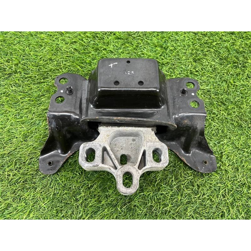 Подушка двигателя (двигатель и элементы) Volkswagen Passat B8 2016 2.0 tdi 5Q0199555BJ