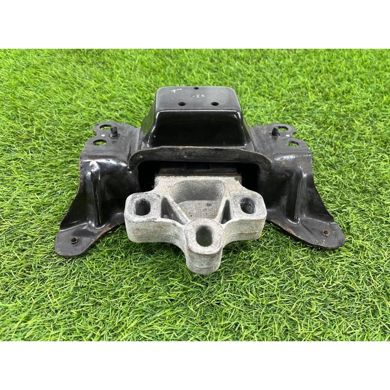 Подушка двигателя (двигатель и элементы) Volkswagen Passat B8 2016 2.0 tdi 5Q0199555BJ