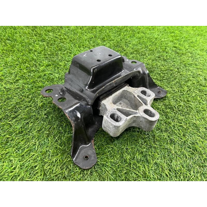 Подушка двигателя (двигатель и элементы) Volkswagen Passat B8 2016 2.0 tdi 5Q0199555BJ