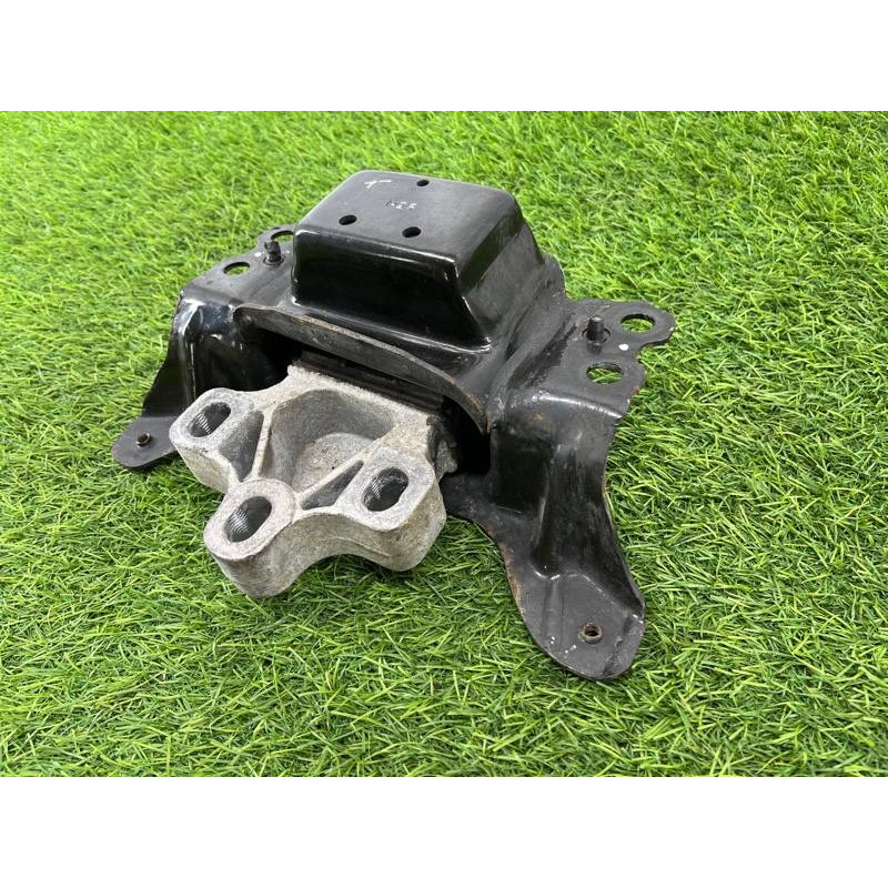 Подушка двигателя (двигатель и элементы) Volkswagen Passat B8 2016 2.0 tdi 5Q0199555BJ