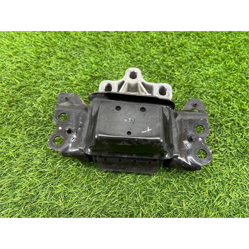 Подушка двигателя (двигатель и элементы) Volkswagen Passat B8 2016 2.0 tdi 5Q0199555BJ