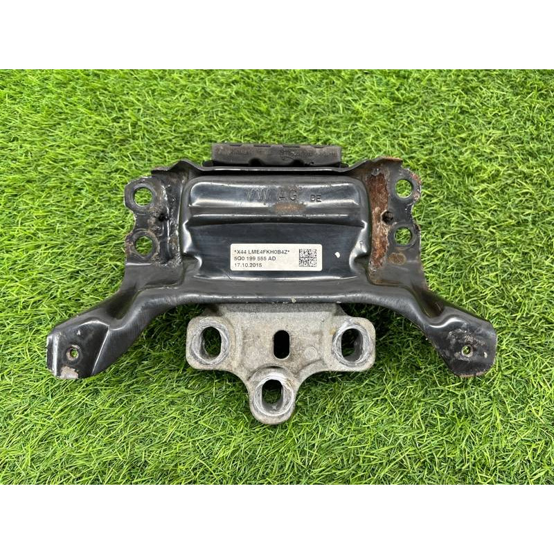 Подушка двигателя (двигатель и элементы) Volkswagen Passat B8 2016 2.0 tdi 5Q0199555BJ