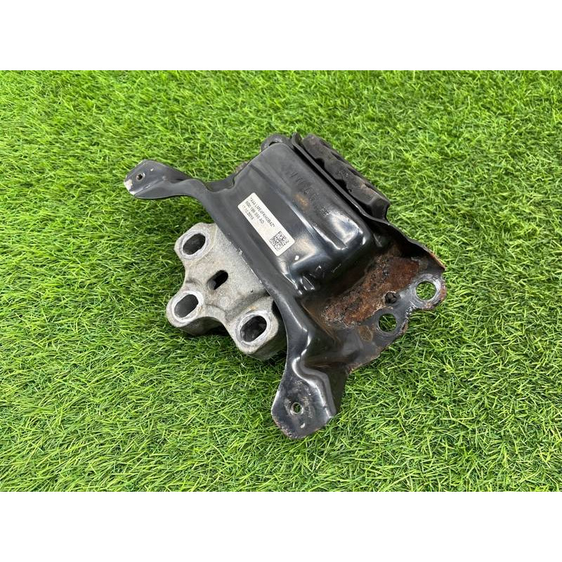Подушка двигателя (двигатель и элементы) Volkswagen Passat B8 2016 2.0 tdi 5Q0199555BJ