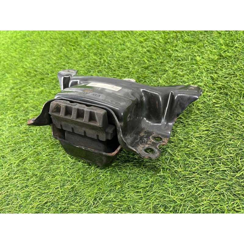 Подушка двигателя (двигатель и элементы) Volkswagen Passat B8 2016 2.0 tdi 5Q0199555BJ