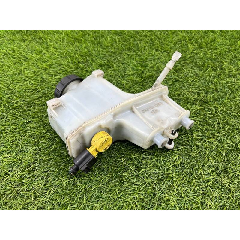 Бачок тормозной жидкости (тормозная система) Volkswagen Passat B8 2016 2.0 tdi 5Q2611301C