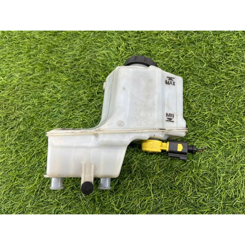 Бачок тормозной жидкости (тормозная система) Volkswagen Passat B8 2016 2.0 tdi 5Q2611301C