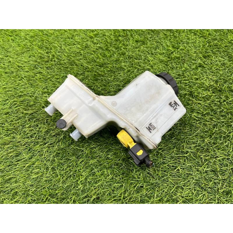 Бачок тормозной жидкости (тормозная система) Volkswagen Passat B8 2016 2.0 tdi 5Q2611301C