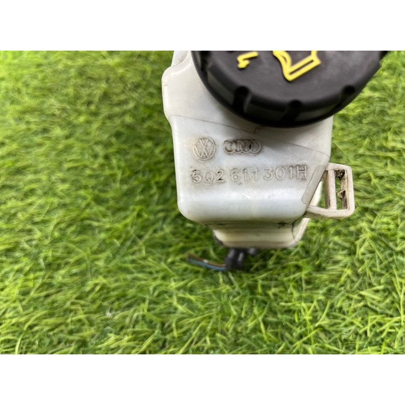 Бачок тормозной жидкости (тормозная система) Volkswagen Passat B8 2016 2.0 tdi 5Q2611301C
