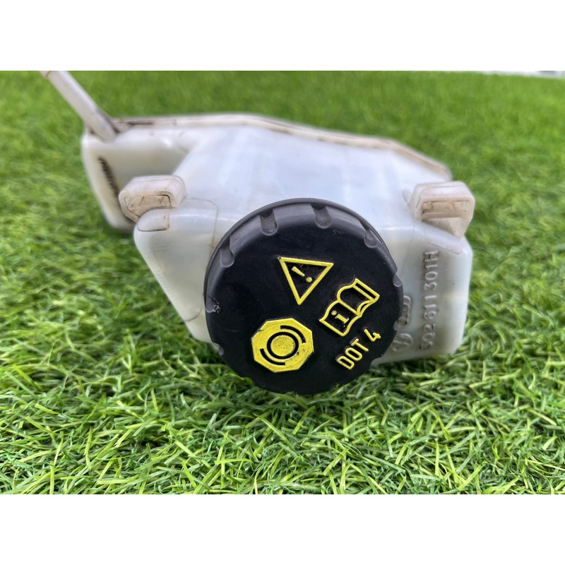 Бачок тормозной жидкости (тормозная система) Volkswagen Passat B8 2016 2.0 tdi 5Q2611301C