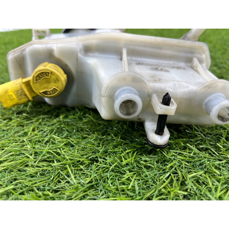 Бачок тормозной жидкости (тормозная система) Volkswagen Passat B8 2016 2.0 tdi 5Q2611301C