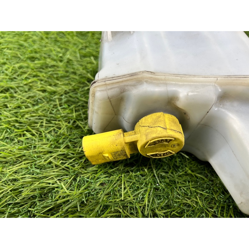 Бачок тормозной жидкости (тормозная система) Volkswagen Passat B8 2016 2.0 tdi 5Q2611301C