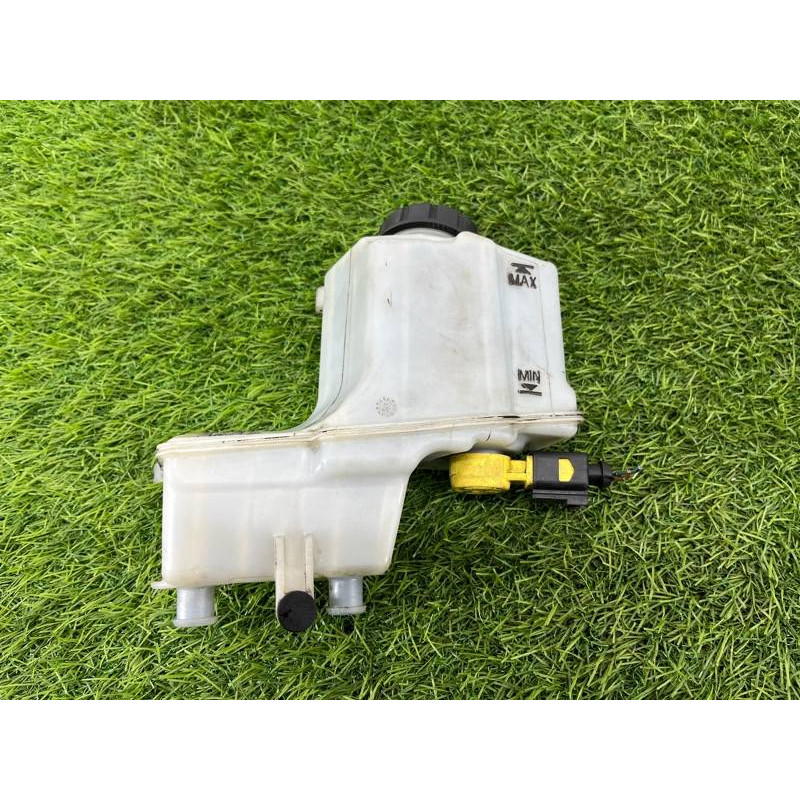 Бачок тормозной жидкости (тормозная система) Volkswagen Passat B8 2016 2.0 tdi 5Q2611301C