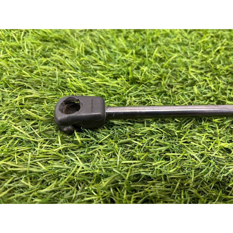 Амортизатор багажника (кузов и элементы) Volkswagen Passat B8 2016 2.0 tdi 3G9827550B