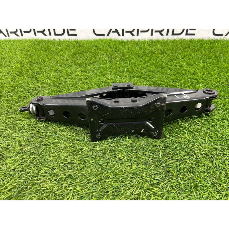 Домкрат (аксессуары) Volkswagen Passat B8 2016 2.0 tdi 3Q0011031A