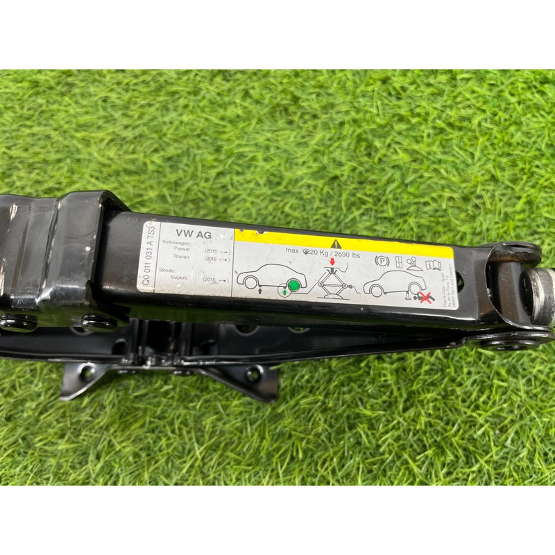 Домкрат (аксессуары) Volkswagen Passat B8 2016 2.0 tdi 3Q0011031A