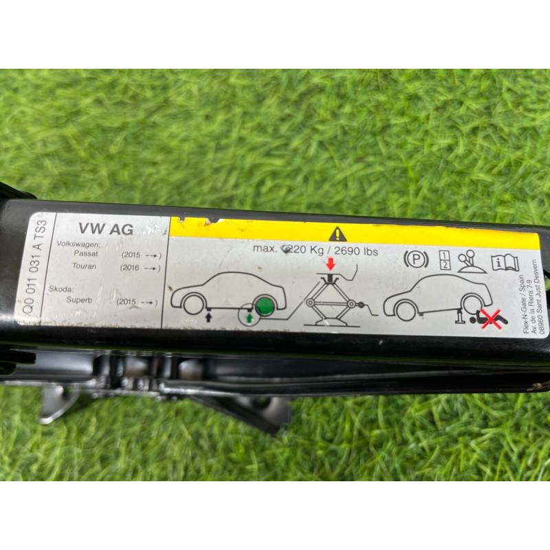 Домкрат (аксессуары) Volkswagen Passat B8 2016 2.0 tdi 3Q0011031A