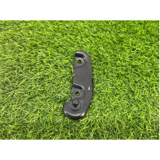 Крепление амортизатора багажника