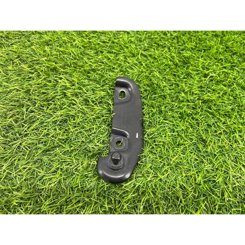 Крепление амортизатора багажника (кузов и элементы) Volkswagen Passat B8 2016 2.0 tdi 3g9827427