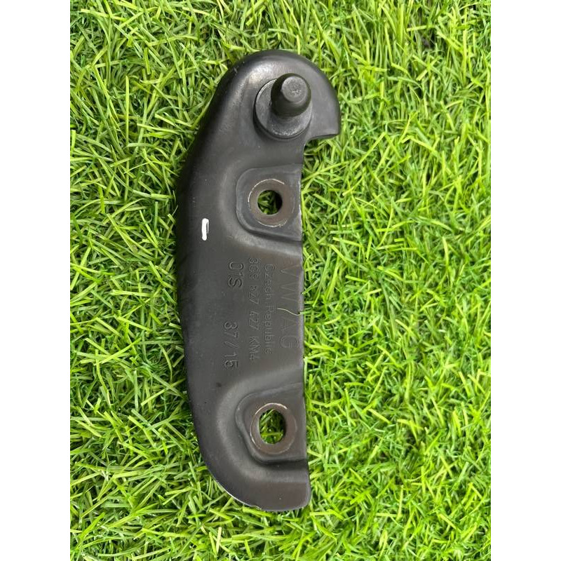 Крепление амортизатора багажника (кузов и элементы) Volkswagen Passat B8 2016 2.0 tdi 3g9827427