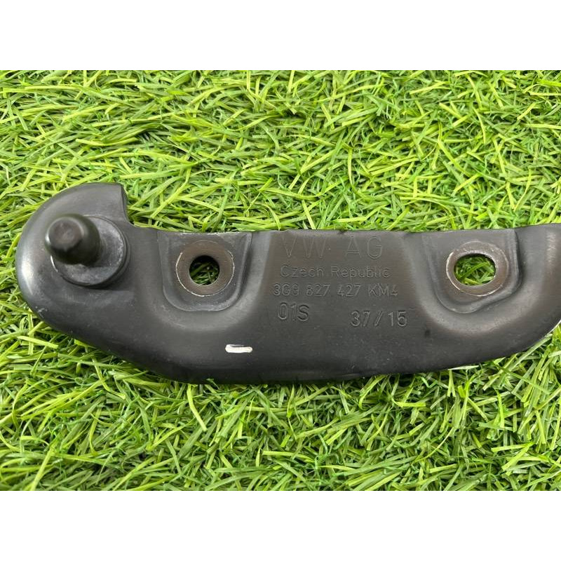 Крепление амортизатора багажника (кузов и элементы) Volkswagen Passat B8 2016 2.0 tdi 3g9827427