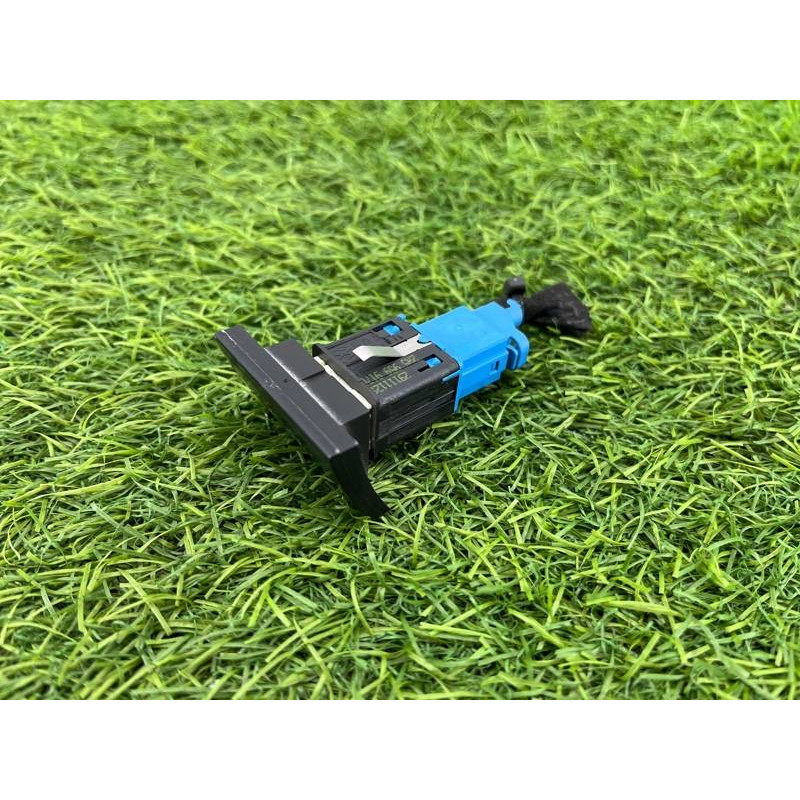 Кнопка освещения багажного отсека (электрика / кнопки) Volkswagen Amarok 2H 2012 2.0 2H5959917CREH